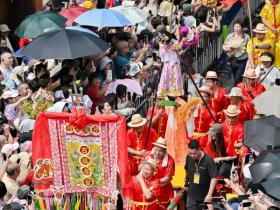 传承非遗文脉,赋能文旅沙湾 | 2026年沙湾飘色巡游活动上演