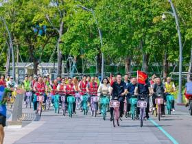暖心!今日,深圳湾400名工 友集体骑行