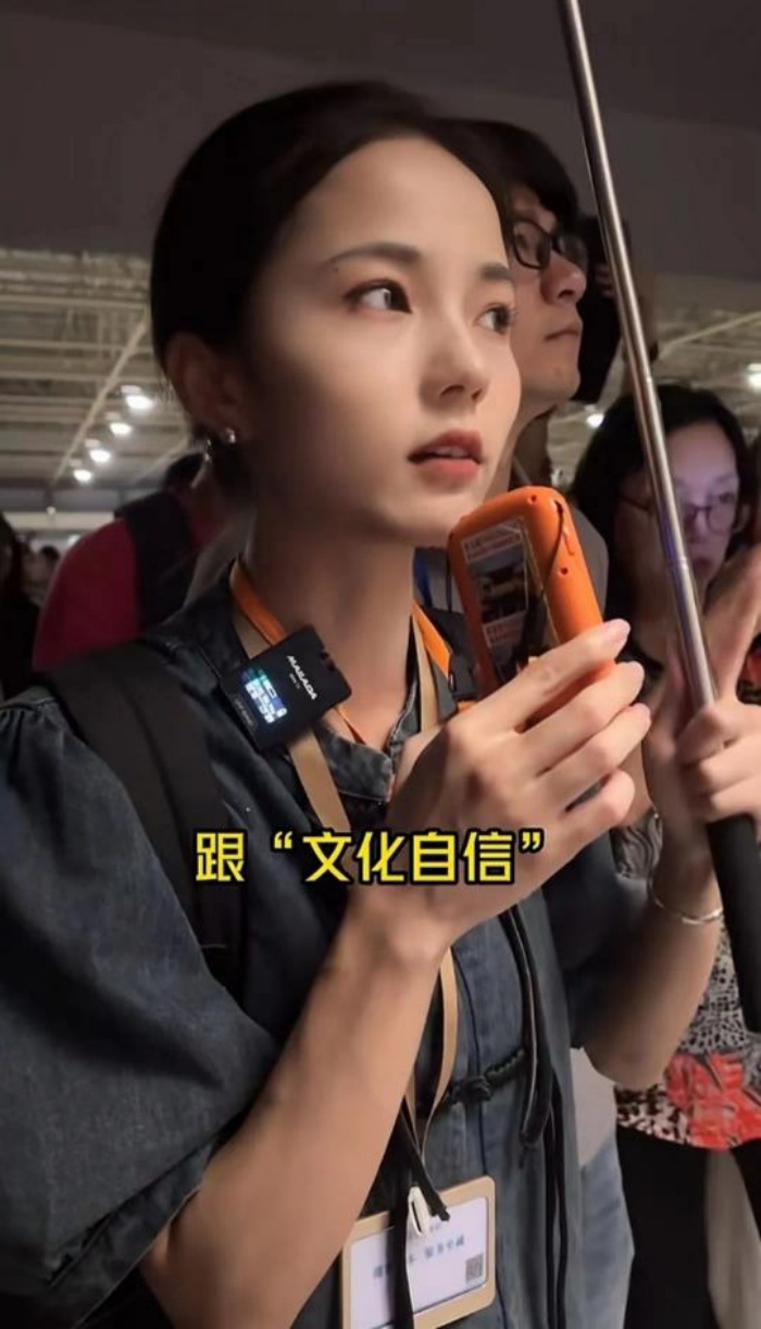 【路通社】鹤霖访谈录:新生代中国导游王钰(西安导游芥末)在历史与时代之间 讲述中华民族的故事