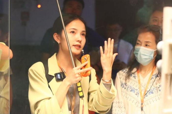 【路通社】鹤霖访谈录:新生代中国导游王钰(西安导游芥末)在历史与时代之间 讲述中华民族的故事