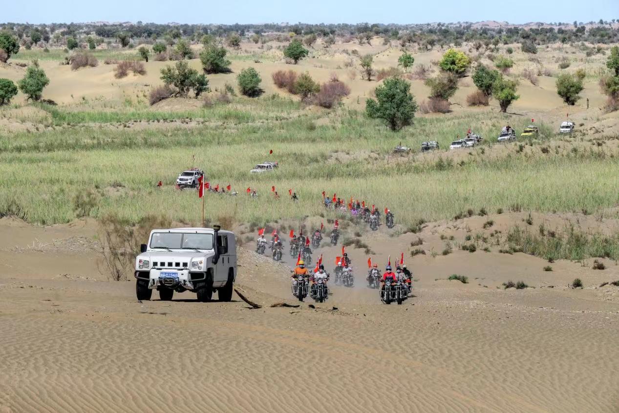 纪实摄影展还原感人“脱贫故事” ——摄影展《拾年——达里雅博依．沿河而徙 刘辉影像作品展》广东台山开幕