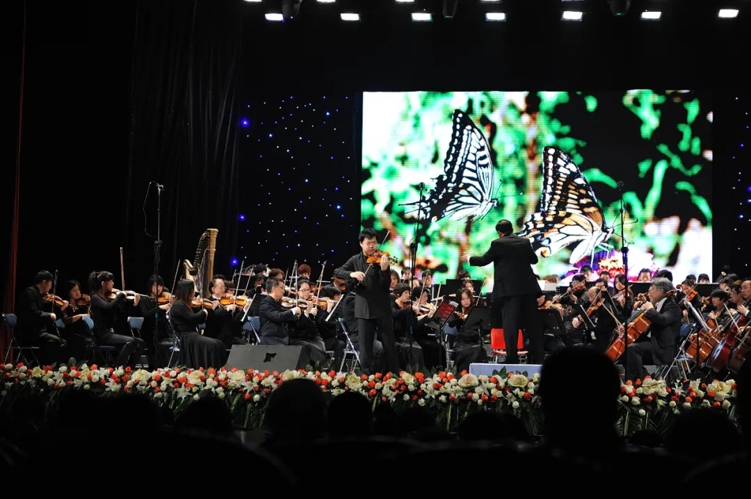 【文化新闻】城市与音乐人之间的相互滋养——大连城市国际交响乐团成立十五周年回眸