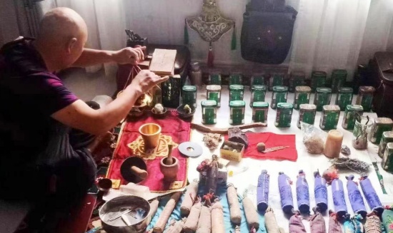 保立岱:传承蒙医技艺,守护患者健康