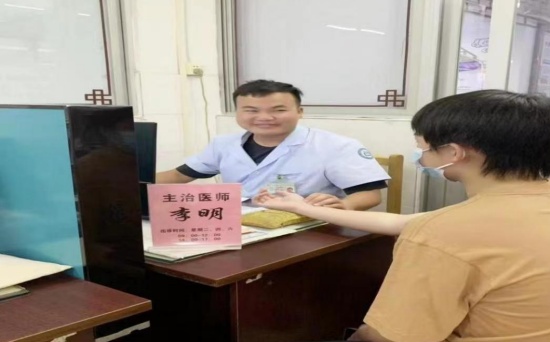 李明:一名来自基层临床的奇葩,吸中西两派之精华,养天地之正气,萃国医之舍利