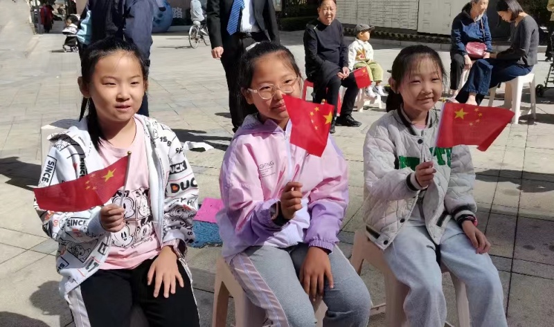 盛世华诞 举国同庆 邯郸翡翠华庭社区举办国庆文艺演出