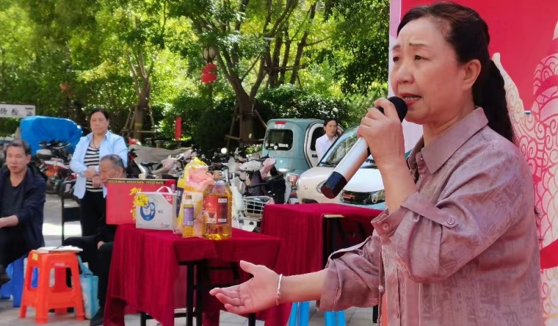 盛世华诞 举国同庆 邯郸翡翠华庭社区举办国庆文艺演出