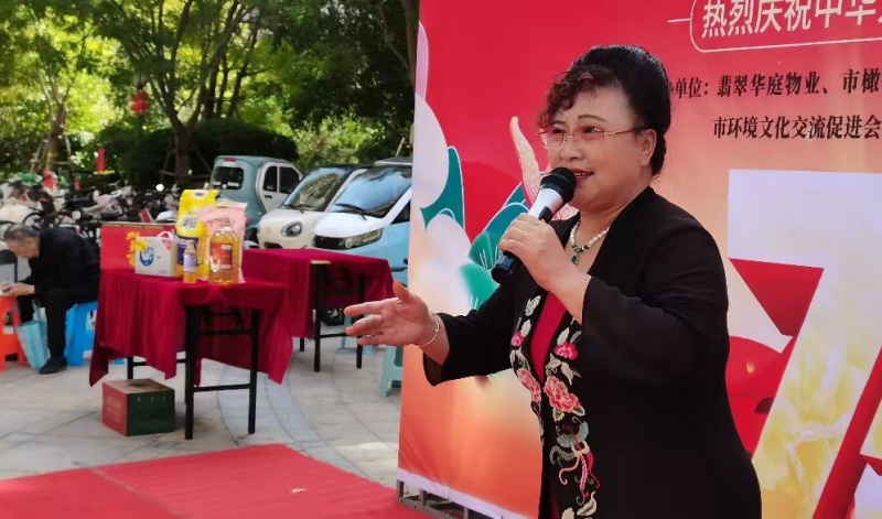 盛世华诞 举国同庆 邯郸翡翠华庭社区举办国庆文艺演出