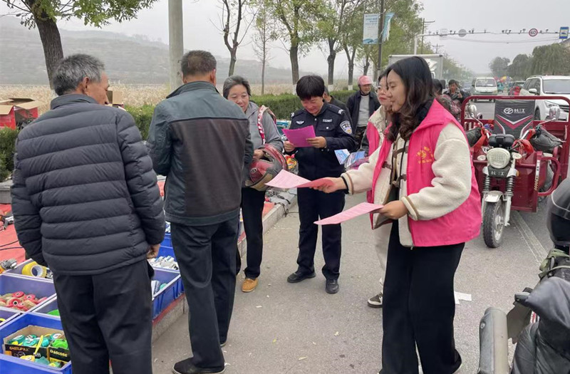 理响满坡 张家坡镇:开展“拒绝家庭暴力 护航幸福家庭”普法宣传活动