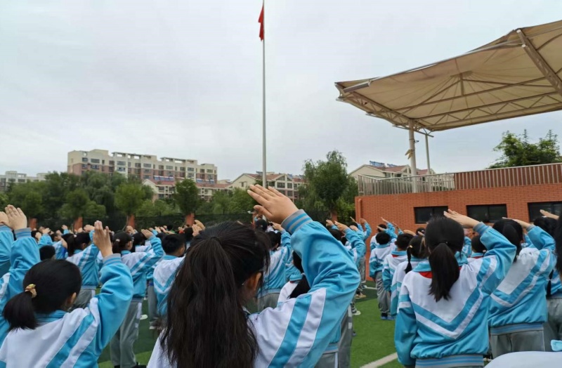 “稚心暖重阳 敬老传美德” ——山东省枣庄市立新小学东校开展重阳节主题系列活动