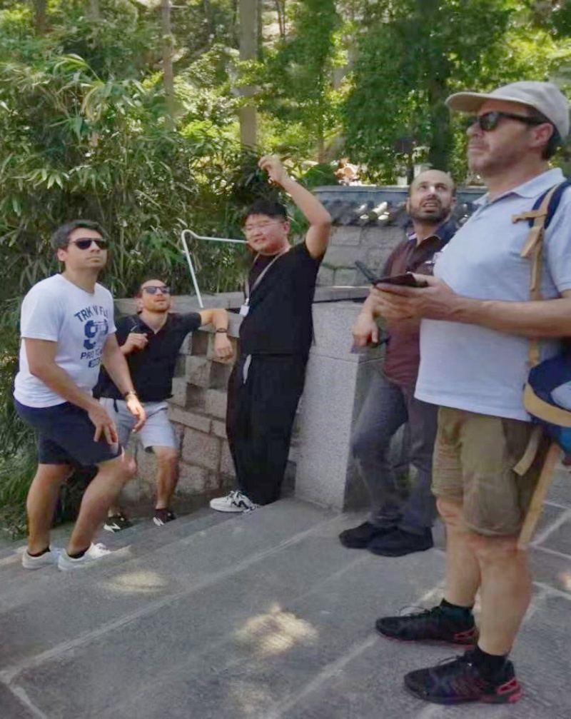 中巴情谊贯南北!外语导游王家辉与巴基斯坦客人跨京沪深之旅:品文化、谈合作、话友好