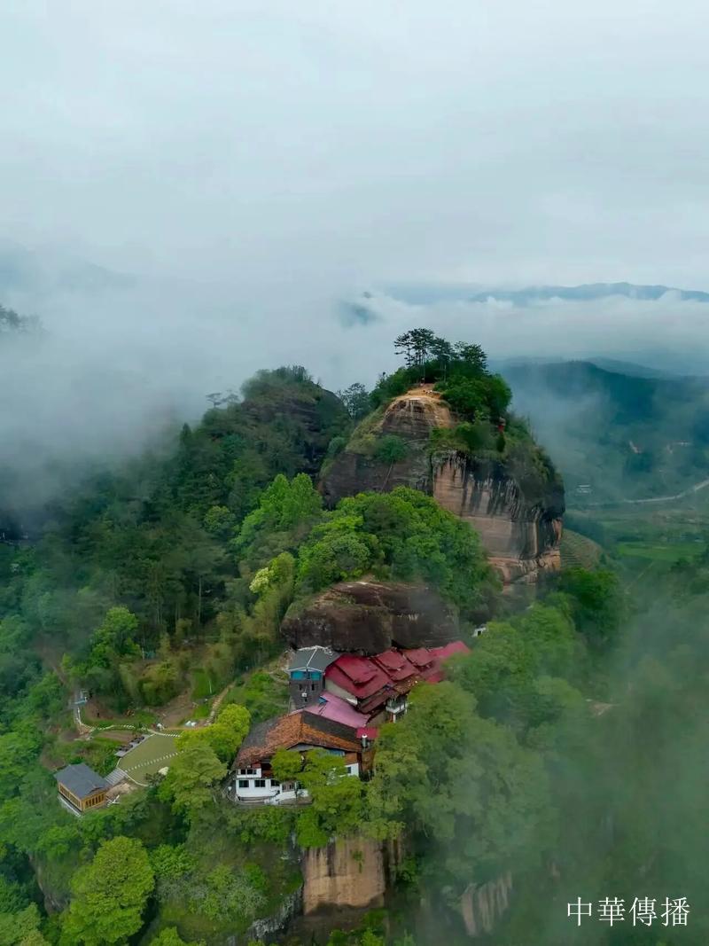 吳穎鴻:講好當代中國故事任重道遠——在世界華文記者協會—2025武夷山高峰論壇上的講話