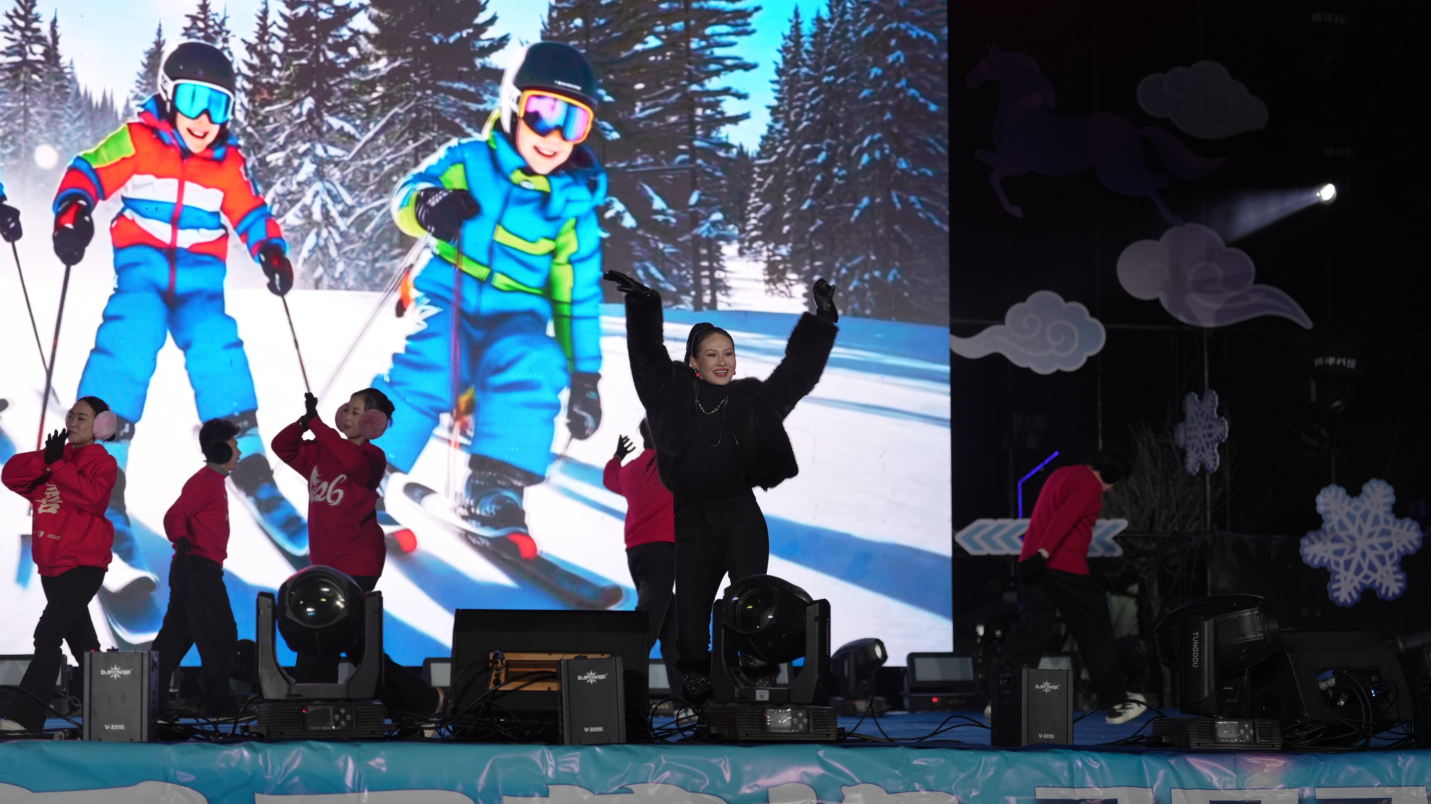 冰雪与草原共舞，欢乐正蓝旗点燃冬季热情 ——2026浑善达克冰雪季盛大启幕