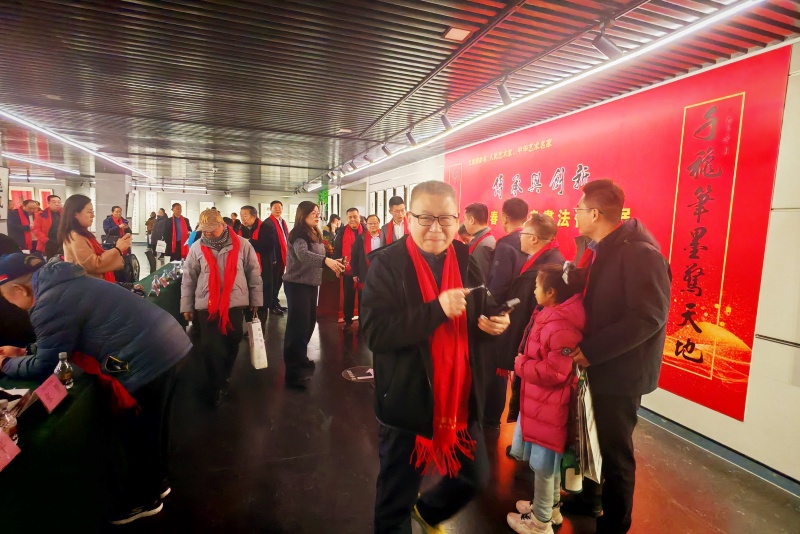 翰墨飘香蕴龙马精神,书法艺术铸强健之魂