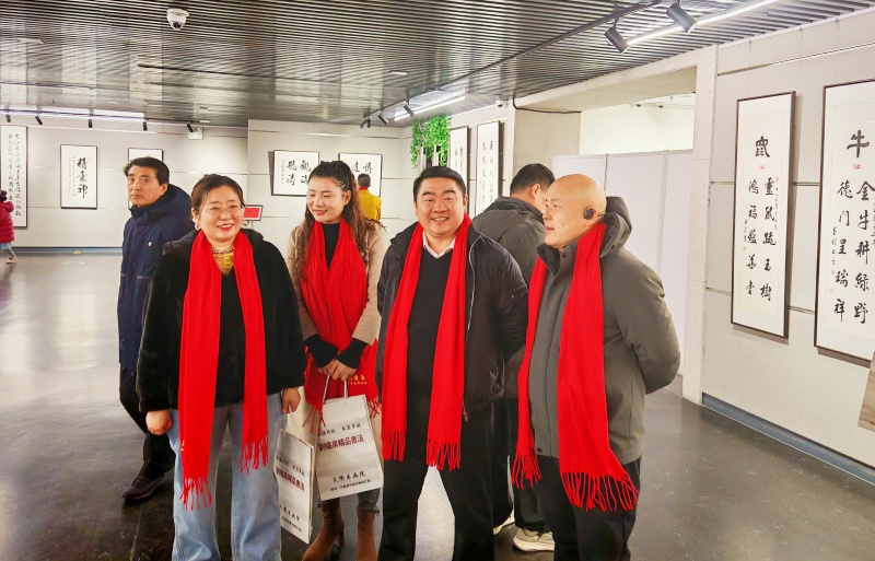 翰墨飘香蕴龙马精神,书法艺术铸强健之魂