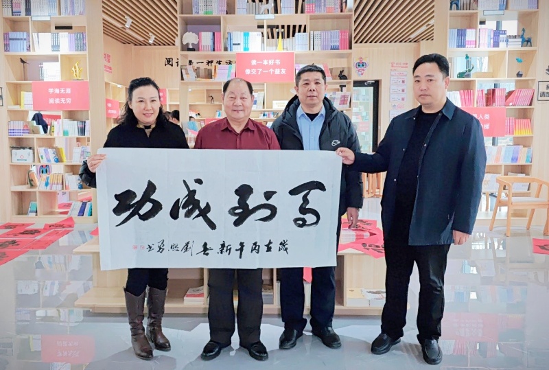 墨香迎马年 爱心润环卫 ——枣庄市城市管理局机关工会看望慰问一线环卫工人