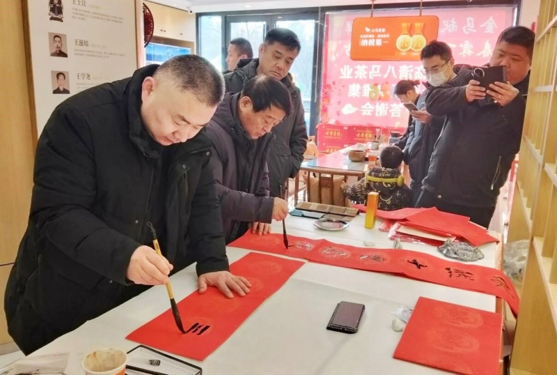 山东临清新阶层开展“翰墨拥军·送福贺岁”新春送温暖活动