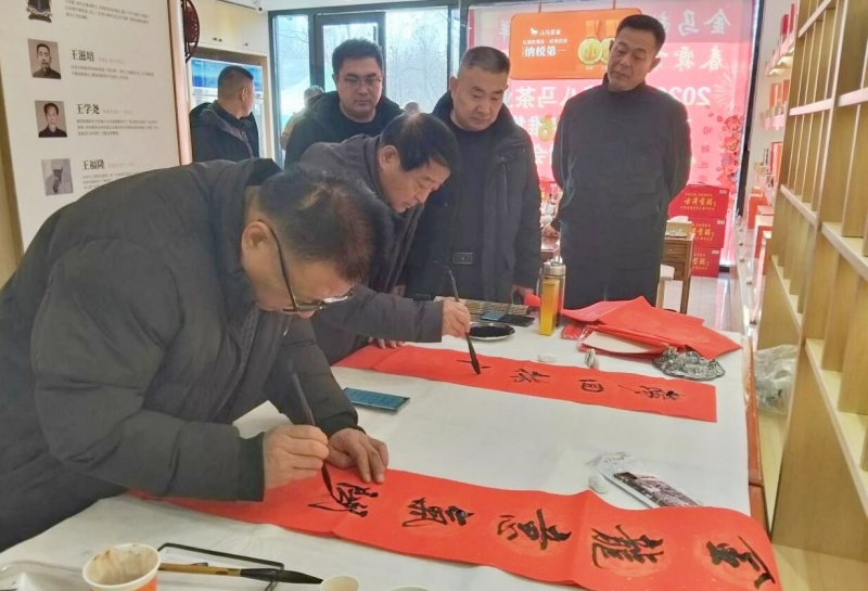 山东临清新阶层开展“翰墨拥军·送福贺岁”新春送温暖活动