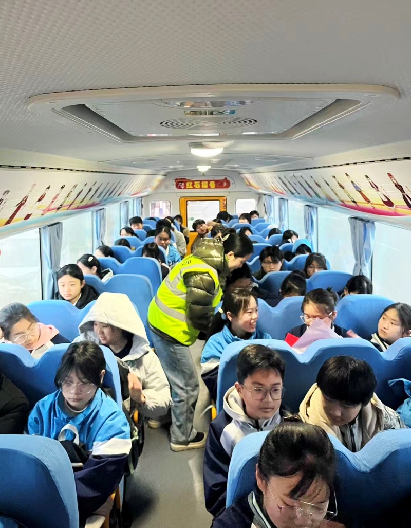 开学啦！枣庄163辆校车护航万余名学子平安到校