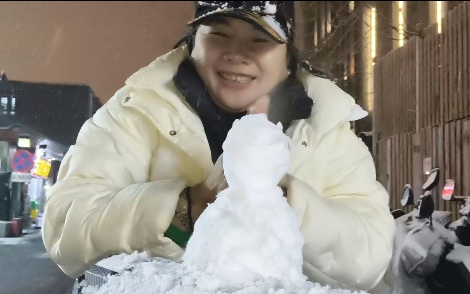 两会台湾记者“雪花女神” 受北京出租车邀请免费“逛”北京