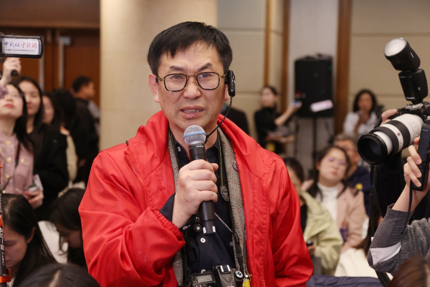 广东省委书记：过去摄像机很重，现在越来越轻便了