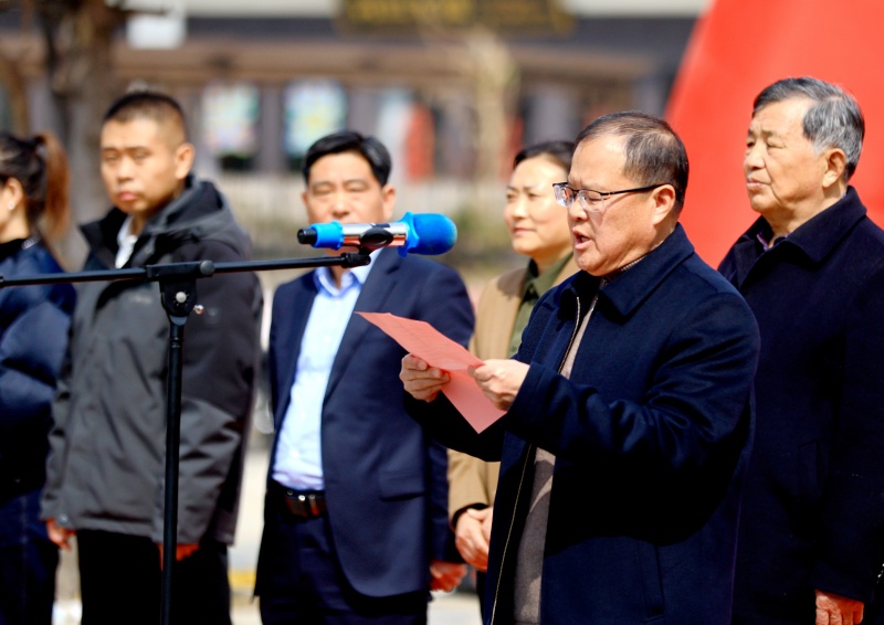 雷锋塑像驻鹭鸣 和美社区启新程 ——峄城区鹭鸣广场雷锋像揭幕仪式圆满举行