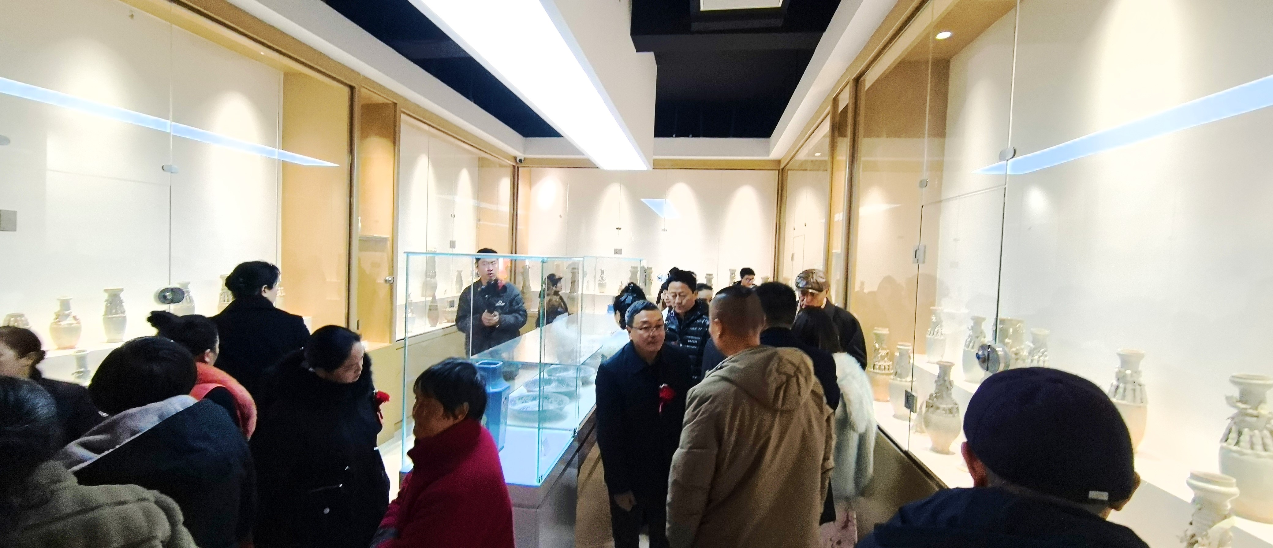 瓷鉴匠心 媒传文脉——亚太通讯社聘任古陶瓷专家鄢宏如为特约鉴宝专家