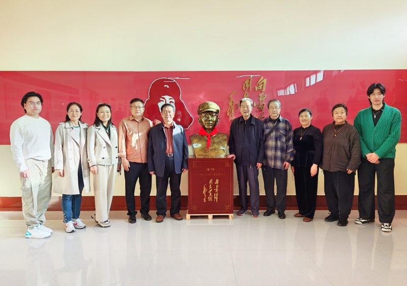 枣庄市工人文化宫版画培训班学员观摩瑞琴艺术馆