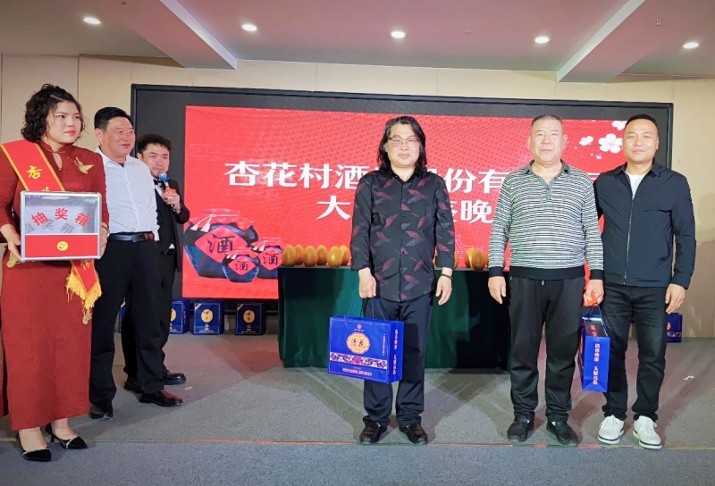 以酒为媒 文体联盟 美食品鉴——薛城皇冠酒店感恩答谢宴圆满举行