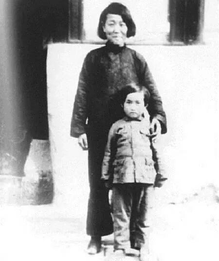 「刘凤珍」红旗下的故事 | 一生的温暖——记刘力贞妈妈的披肩