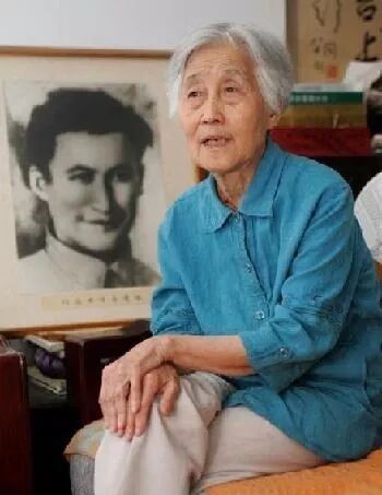 「刘凤珍」红旗下的故事 | 一生的温暖——记刘力贞妈妈的披肩