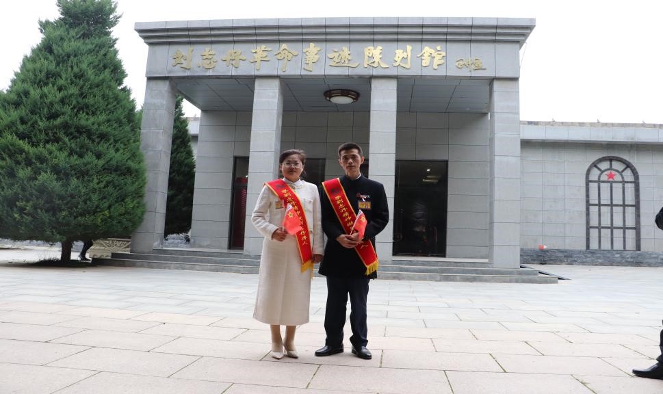 「刘凤珍」红旗下的故事 | 一生的温暖——记刘力贞妈妈的披肩