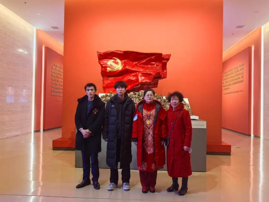 「刘凤珍」红旗下的故事 | 一生的温暖——记刘力贞妈妈的披肩