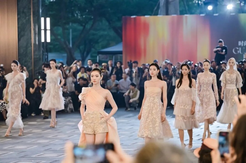 广州香江1号：时尚邂逅艺术居所，高定大秀惊艳上演