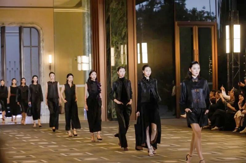 广州香江1号：时尚邂逅艺术居所，高定大秀惊艳上演