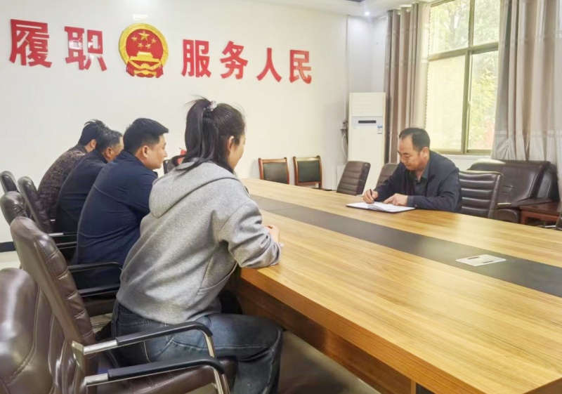 税郭镇人大代表小组开展代表接待日活动