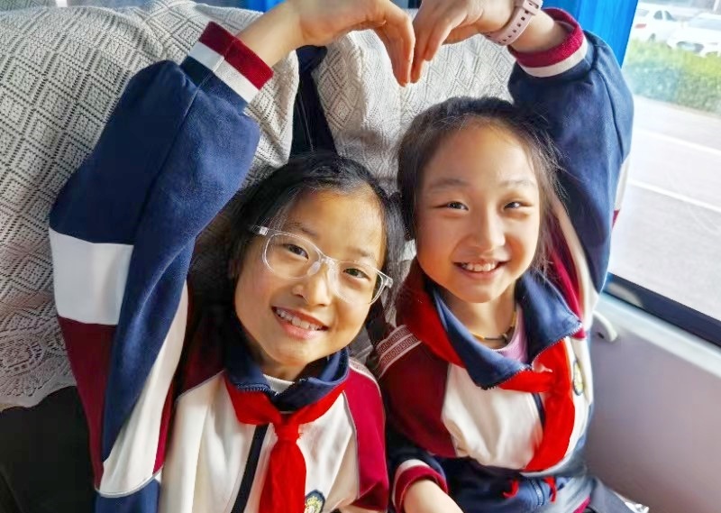 行走的课堂，最美的遇见 ——枣庄交运旅行社组织800余名师生赴日照研学