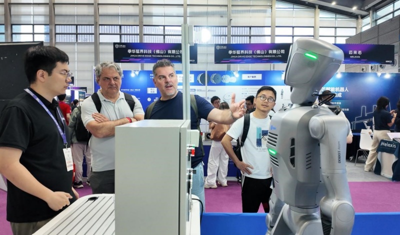 越疆：可信赖的具身智能，一份从场景中走出来的信任状