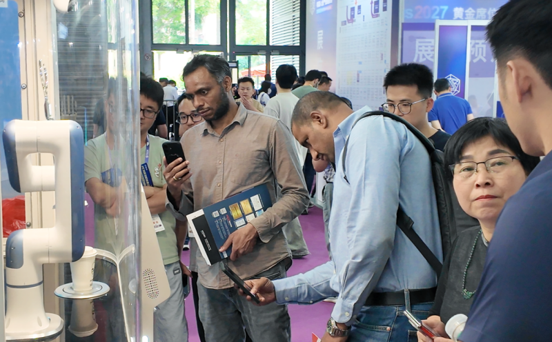 越疆：可信赖的具身智能，一份从场景中走出来的信任状