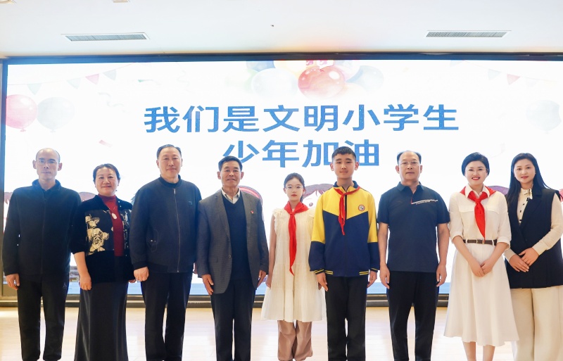 学礼仪·润童心｜峄城区实验小学开展公益文明礼仪课堂活动