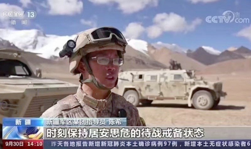 柔肩守家二十八载 戎装戍边三代传情