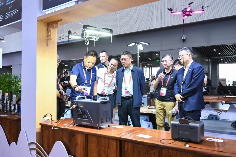 成至智能：系留照明、地面安防设备亮相广交会｜获全球采购商热捧