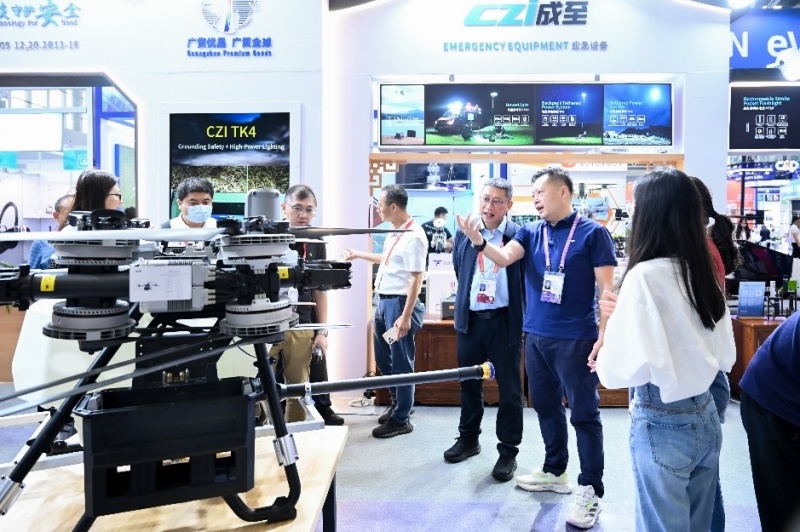 成至智能：系留照明、地面安防设备亮相广交会｜获全球采购商热捧