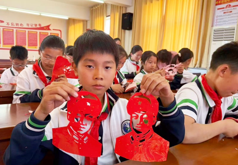 洛阳市孟津区第一实验小学开展非遗剪纸进校园专项传承活动