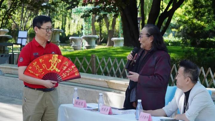 【婚礼中国·王哥说媒】两会记者解读“最美新娘”引导青年婚恋观 让“久违的新娘甜蜜微笑”回归婚礼中国