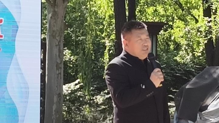 【婚礼中国·王哥说媒】两会记者解读“最美新娘”引导青年婚恋观 让“久违的新娘甜蜜微笑”回归婚礼中国
