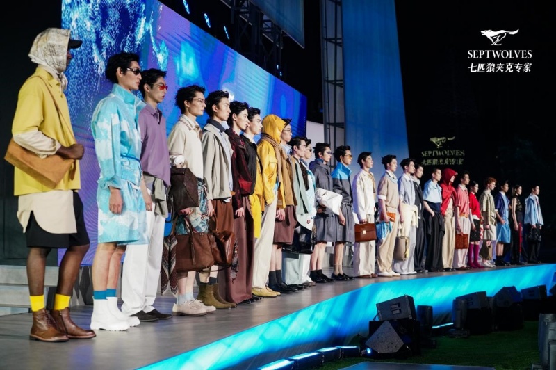 从泉州出发，再回泉州｜七匹狼如何借春夏大秀重估中国男装的“新商旅”赛道
