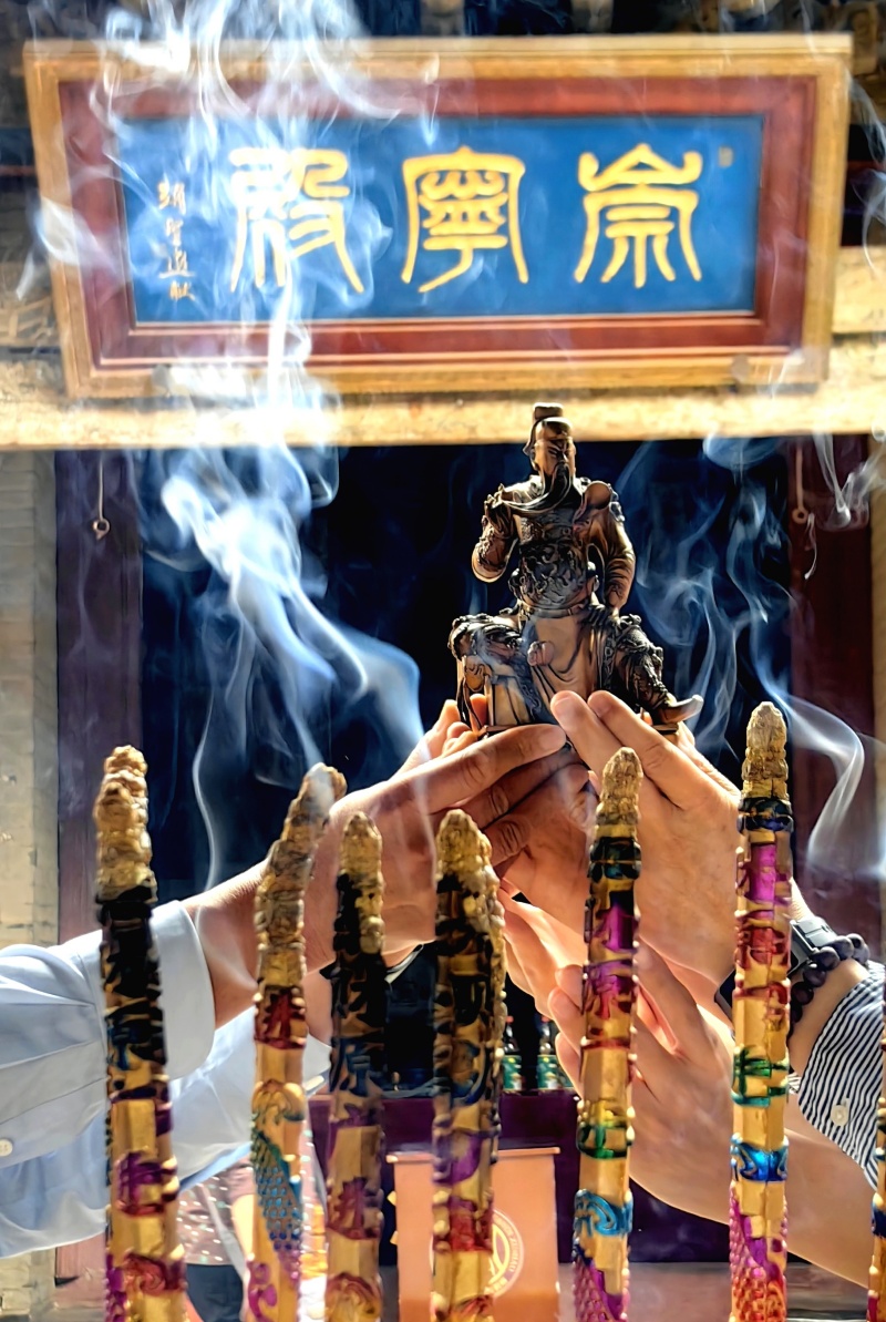 中华关帝，走进阿尔卑斯雪山之巔