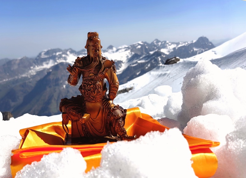 中华关帝，走进阿尔卑斯雪山之巔