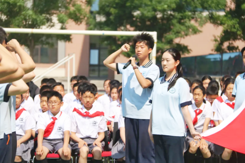 青春为中国式现代化挺膺担当｜明星小学学子亮相中山区示范性入团仪式 少年风采惊艳全场