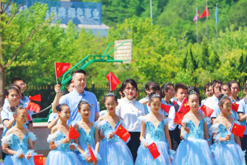 青春为中国式现代化挺膺担当｜明星小学学子亮相中山区示范性入团仪式 少年风采惊艳全场